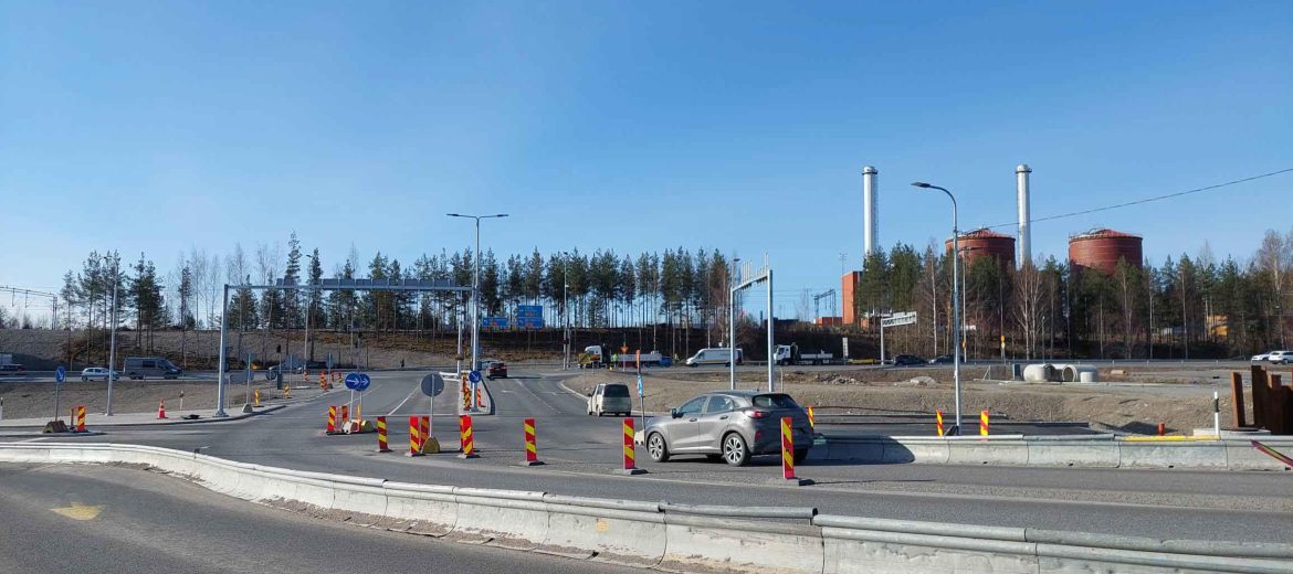 Etualalla Enqvistinkadun kiertotie ja väliaikanen kiertoliittymä Possiojankadun risteyksessä.